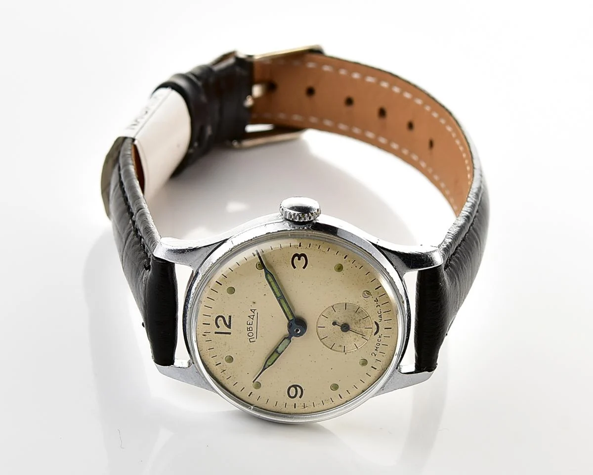Excellent vintage Soviet mechanical Pobeda watch, 2MChZ from 4th quarter 1957!