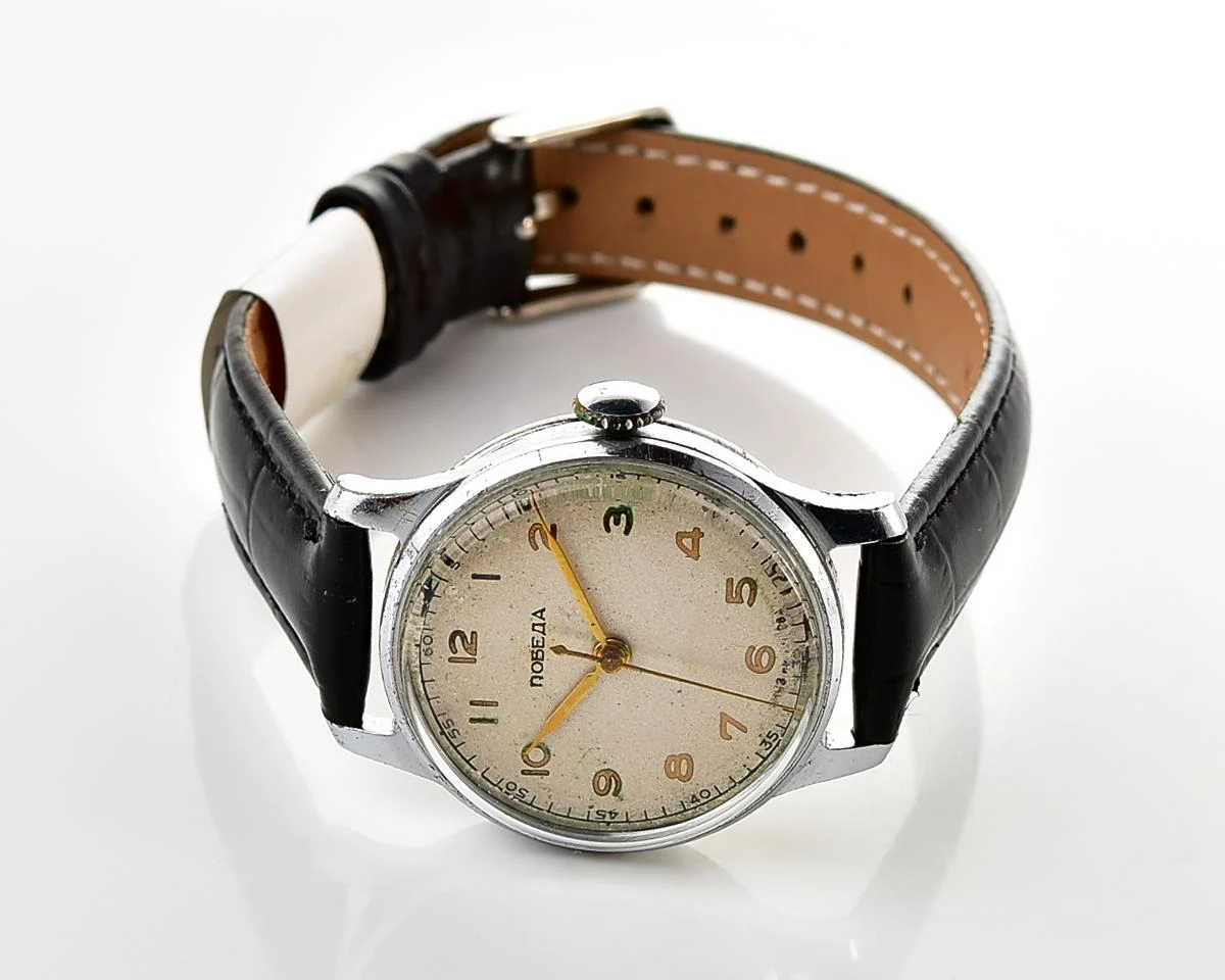 Excellent vintage Soviet Pobeda watch with central second hand, 1MChZ, 1st quarter of 1956