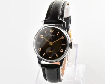 Vintage Soviet mechanical Pobeda watch, 2MChZ from the 1950s