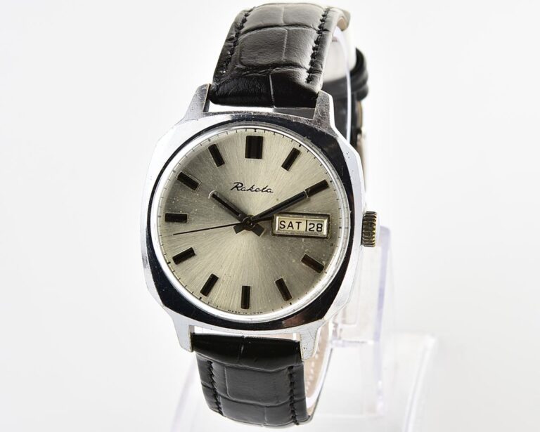 Soviet mechanical RAKETA with automatic self winding movement