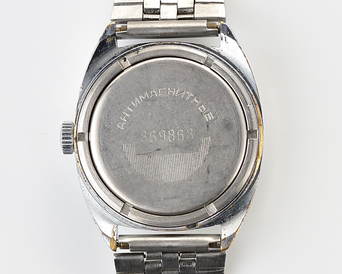 Excellent soviet RAKETA vintage mechanical watch with antimagnetic movement 2610!
