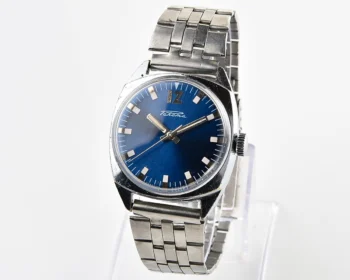 Excellent Soviet Raketa vintage mechanical watch with antimagnetic movement 2610!