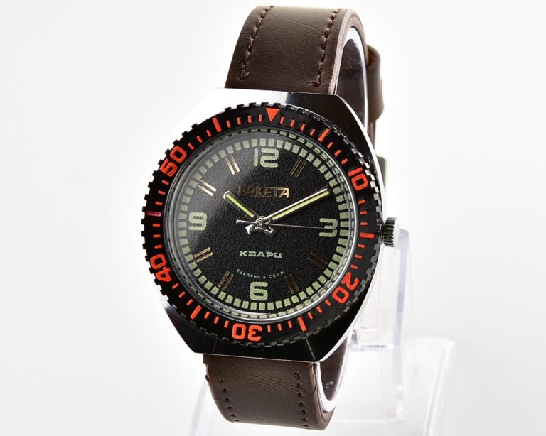 Excellent vintage soviet RAKETA quartz watch with rotating bezel