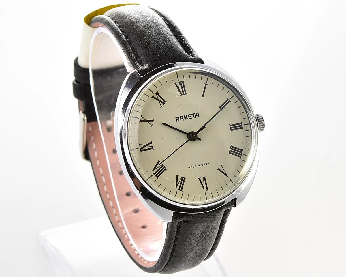 Large vintage Raketa mechanical watch