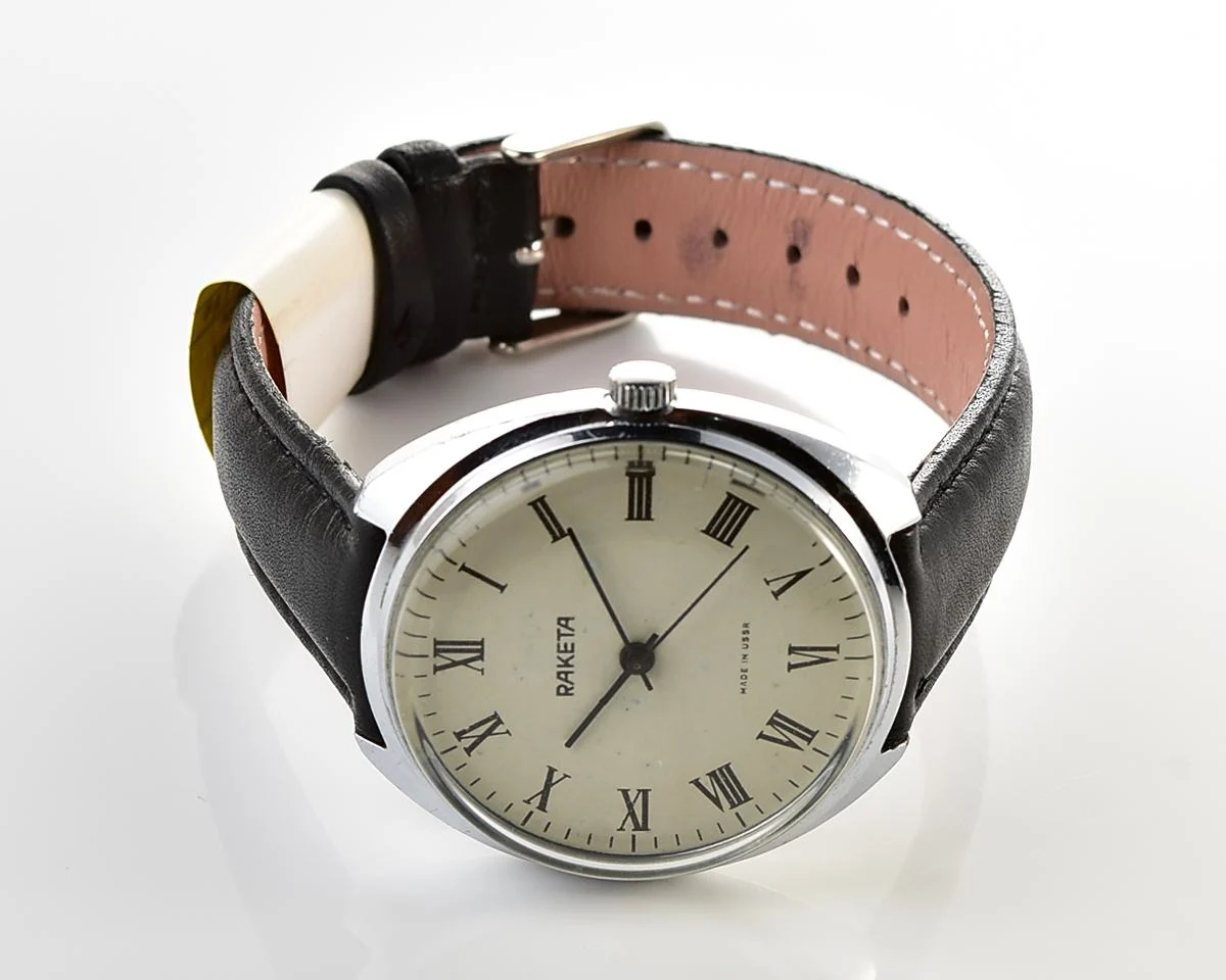 Large vintage Raketa mechanical watch