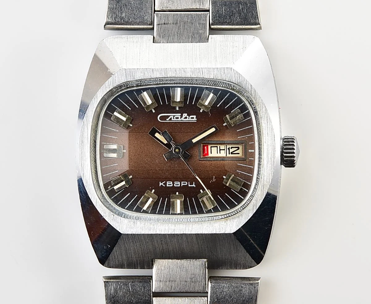 Excellent Soviet Slava quartz wristwatch with beautiful faceted crystal!