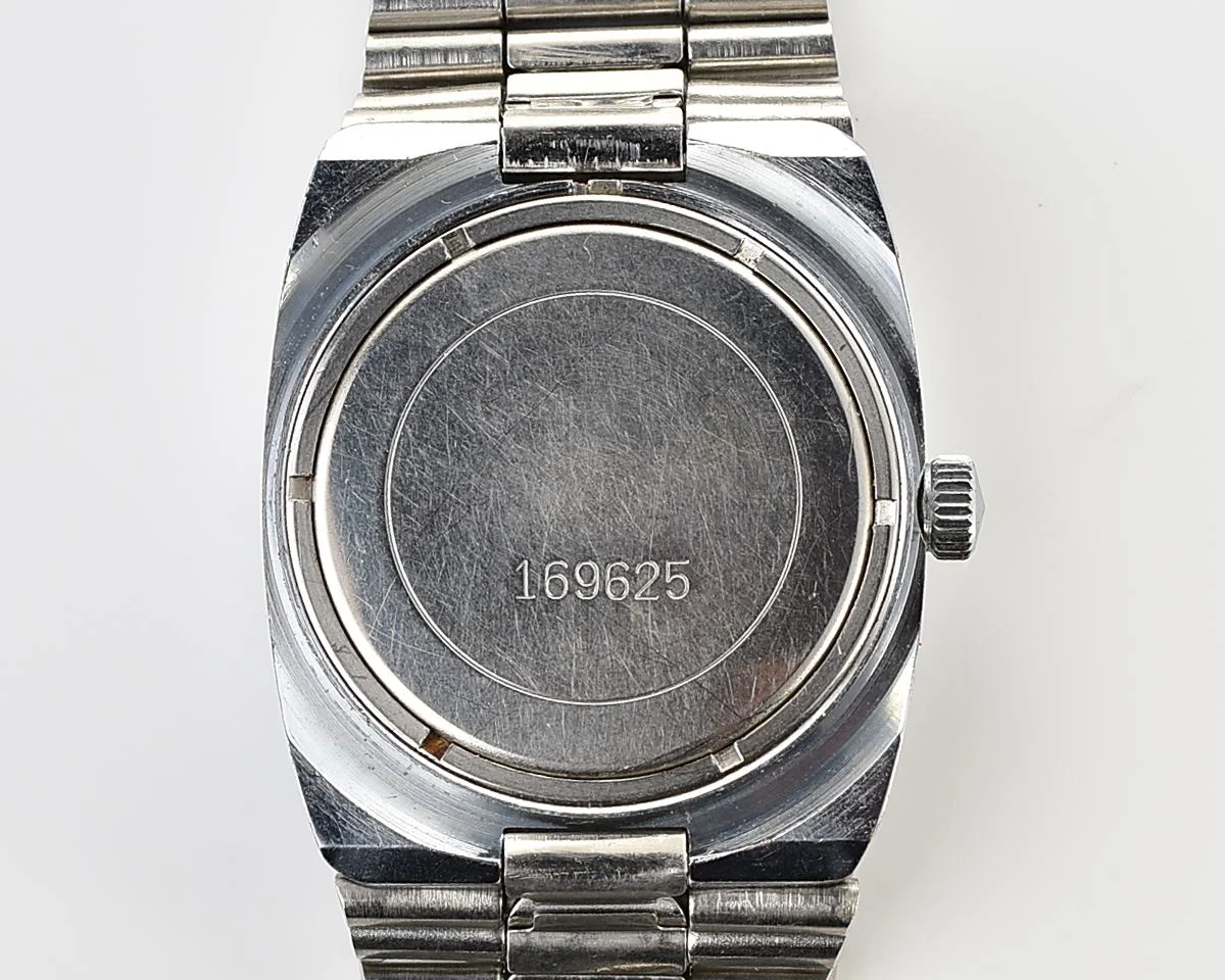 Excellent Soviet Slava quartz wristwatch with beautiful faceted crystal!