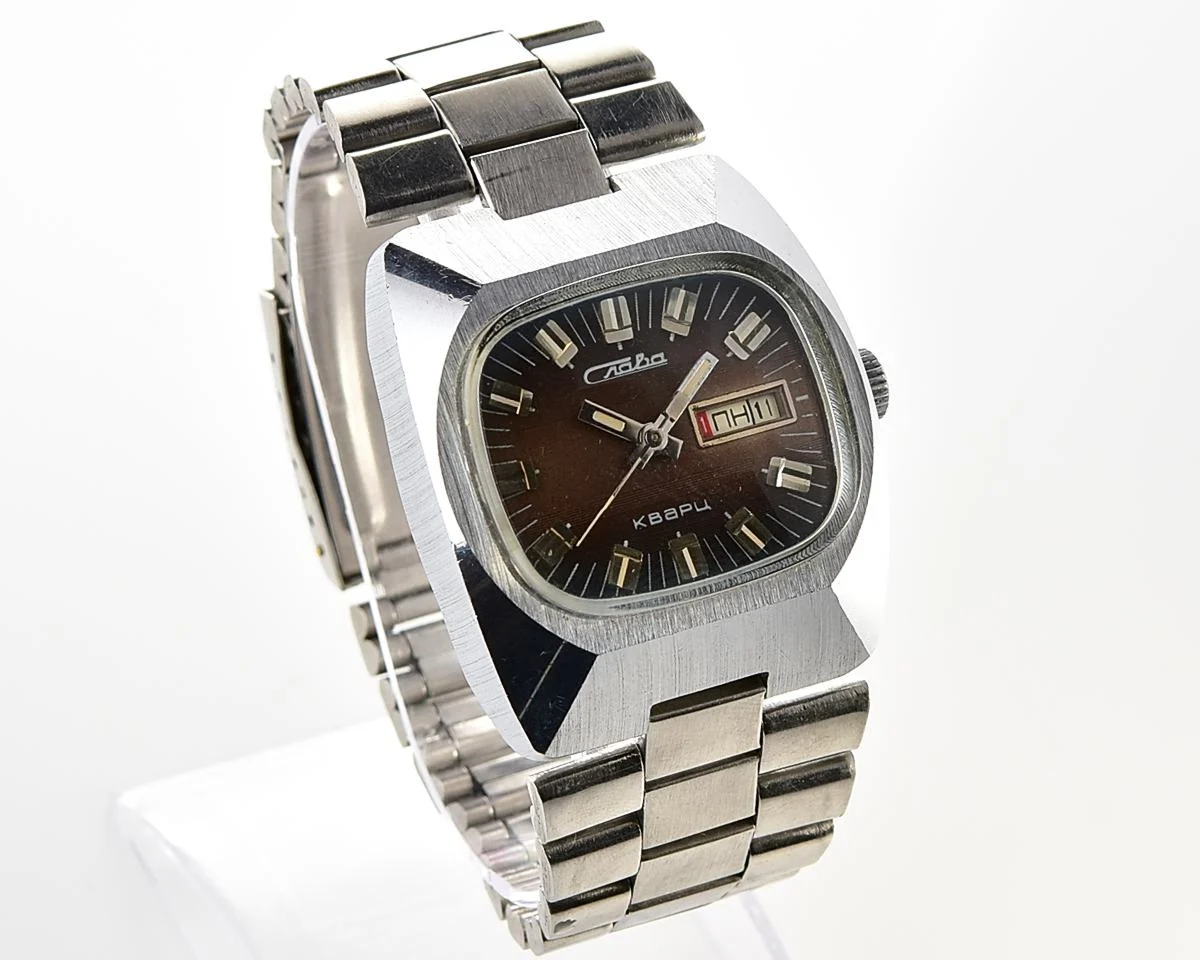 Excellent Soviet Slava quartz wristwatch with beautiful faceted crystal!