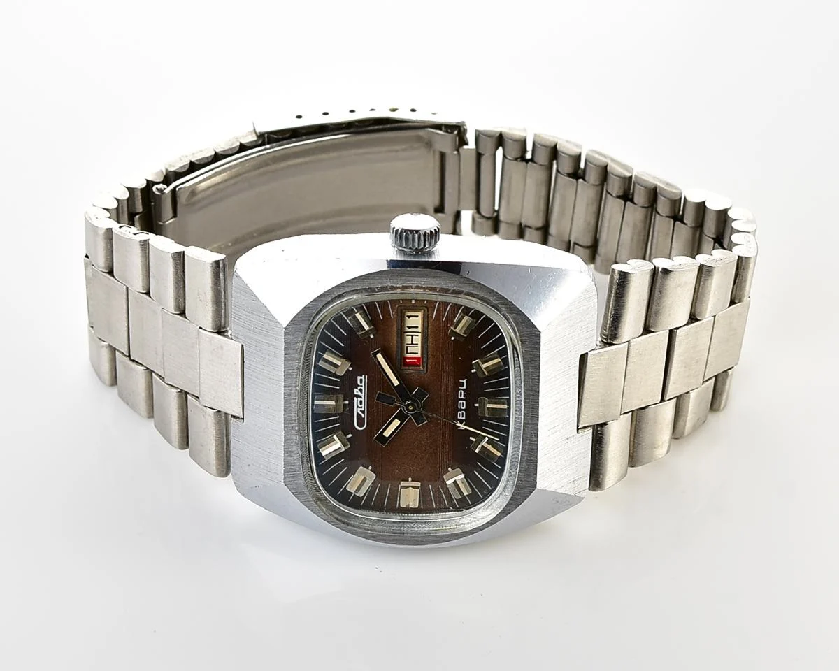 Excellent Soviet Slava quartz wristwatch with beautiful faceted crystal!