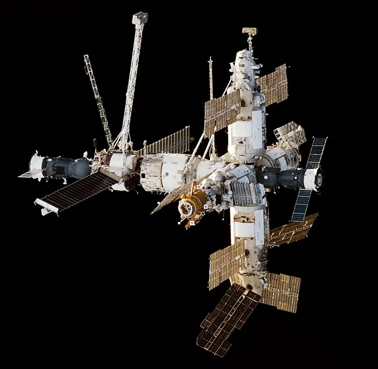 Mir_Space_Station_viewed_from_Endeavour_during_STS-89 Mir Space Station viewed from Endeavour during STS-89