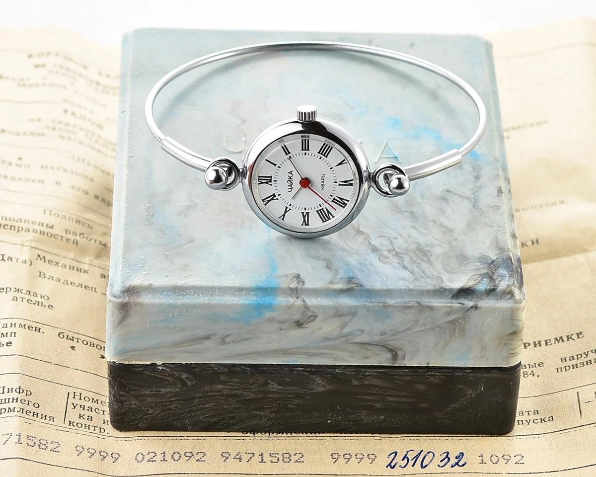 TIME CAPSULE: Chaika quartz wrist watch for ladies - NOS!