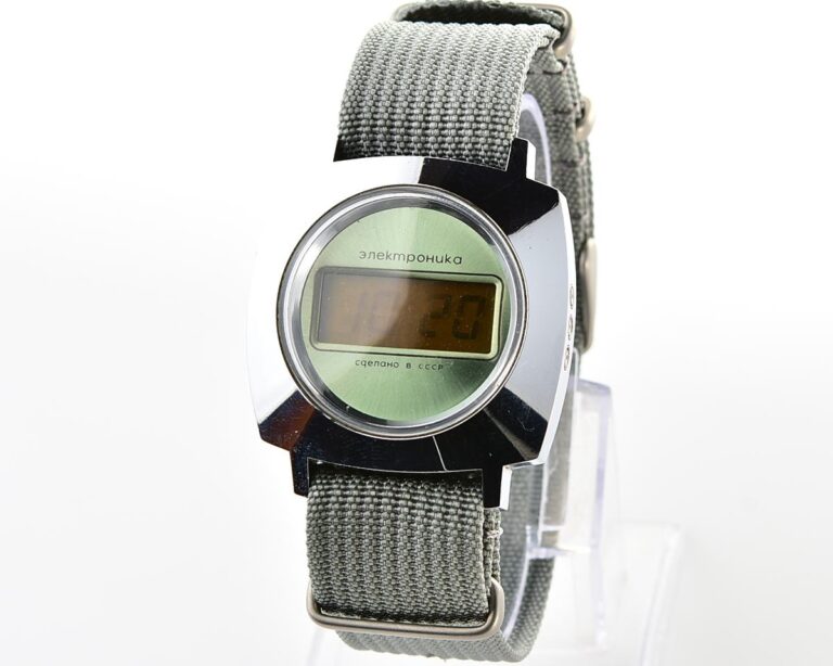 Early soviet USSR digital watch Electronika 3049 (B6-02)