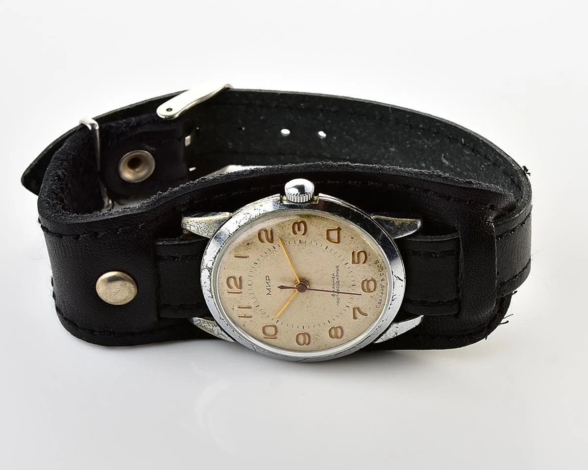 Vintage Soviet Mir ultra-thin mechanical wrist watch