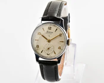 Vintage Soviet mechanical Pobeda watch, 2MChZ from the 1950s