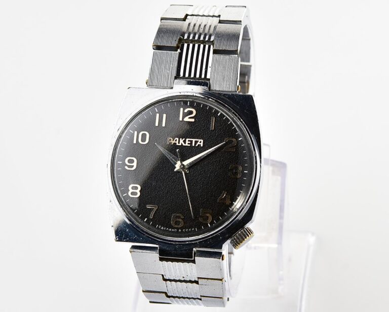 Uncommon soviet RAKETA mechanical wristwatch