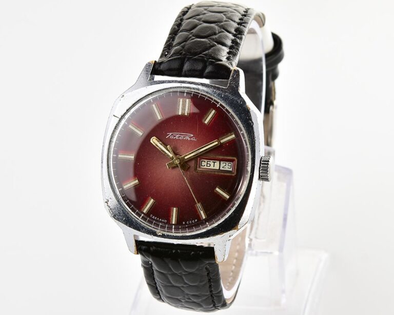 Soviet mechanical RAKETA with automatic self-winding movement