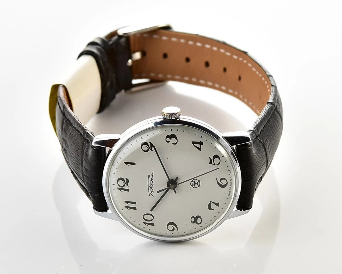 Soviet Raketa elegant vintage mechanical watch - with engraved back