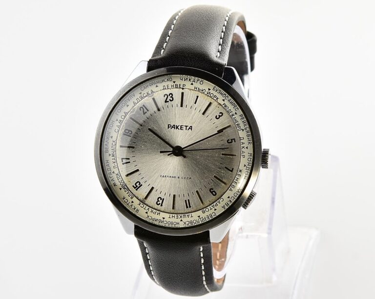 Vintage mechanical Raketa World Traveler (Goroda) watch with 24 hours dial