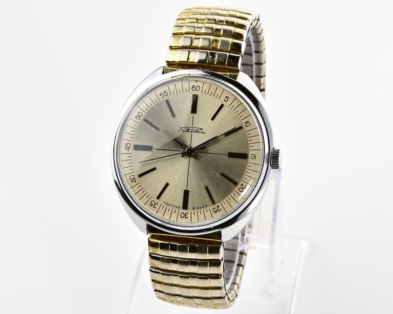 Large vintage RAKETA mechanical watch