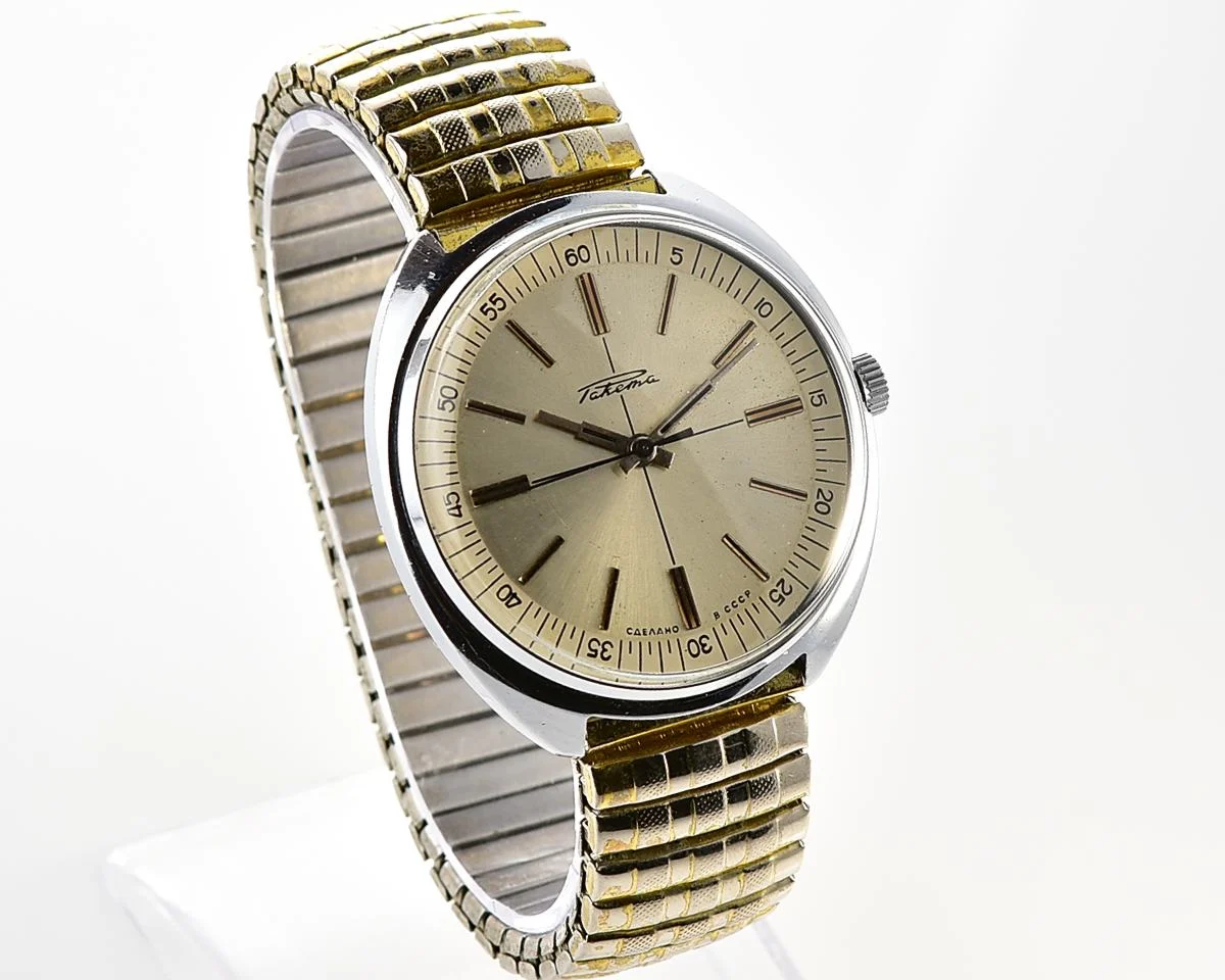 Large vintage Raketa mechanical watch