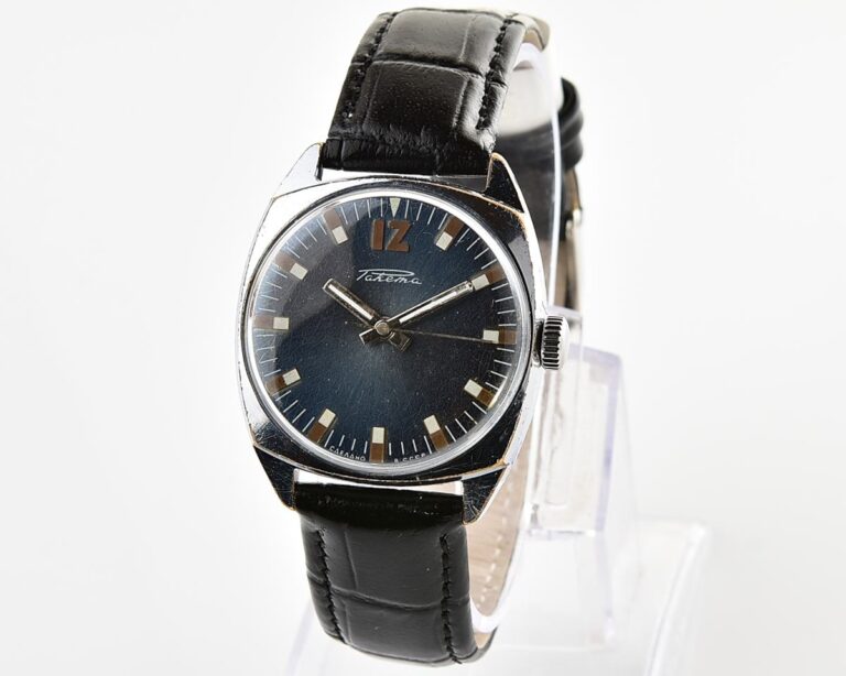 Soviet RAKETA vintage mechanical watch with antimagnetic movement 2610!