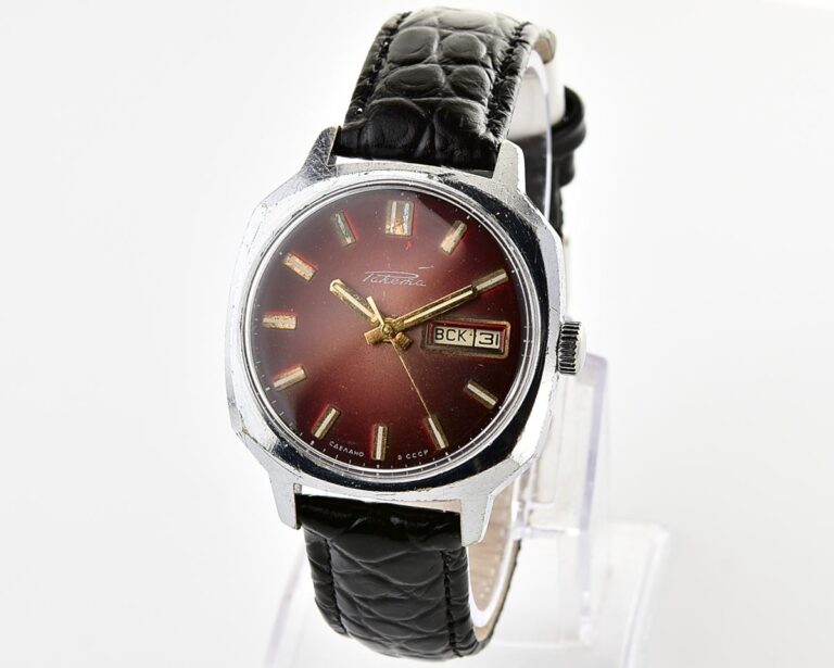 Soviet mechanical RAKETA with automatic self winding movement