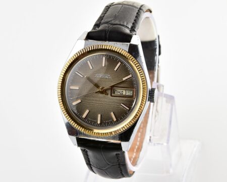RAKETA vintage mechanical wrist watch with double calendar and uncommon textured dial!