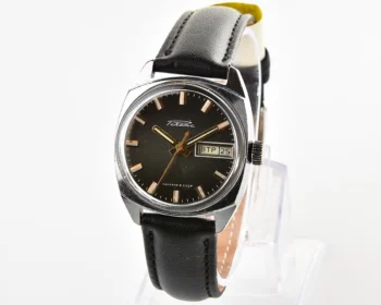 Excellent Raketa vintage mechanical wrist watch with double calendar