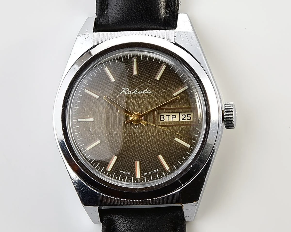 Raketa vintage mechanical wrist watch with double calendar and uncommon textured dial!