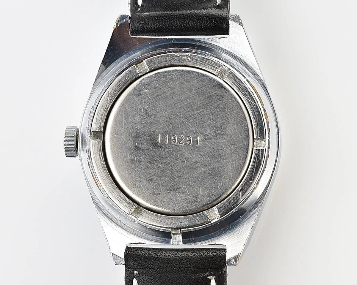 Raketa vintage mechanical wrist watch with double calendar and uncommon textured dial!