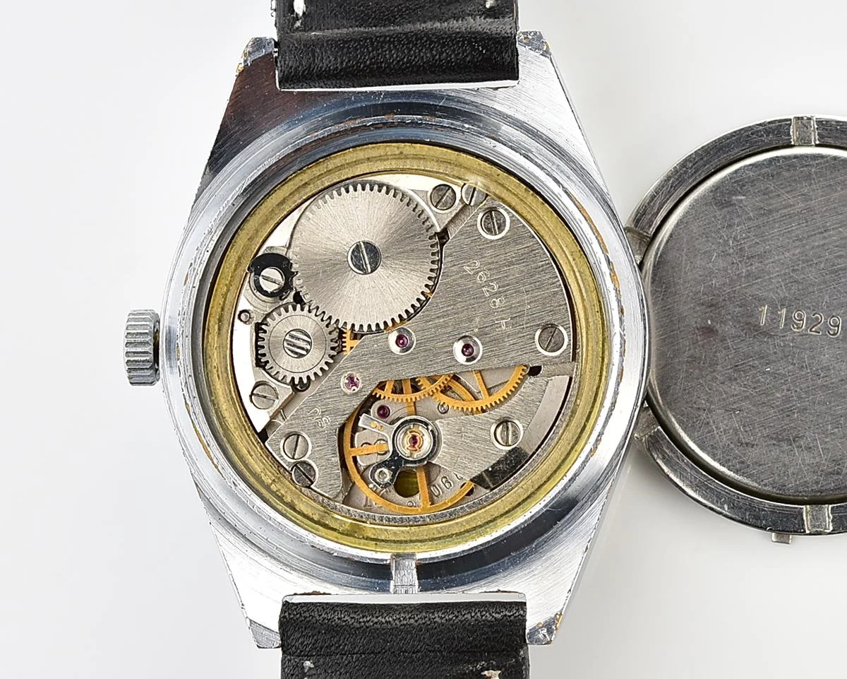 Raketa vintage mechanical wrist watch with double calendar and uncommon textured dial!
