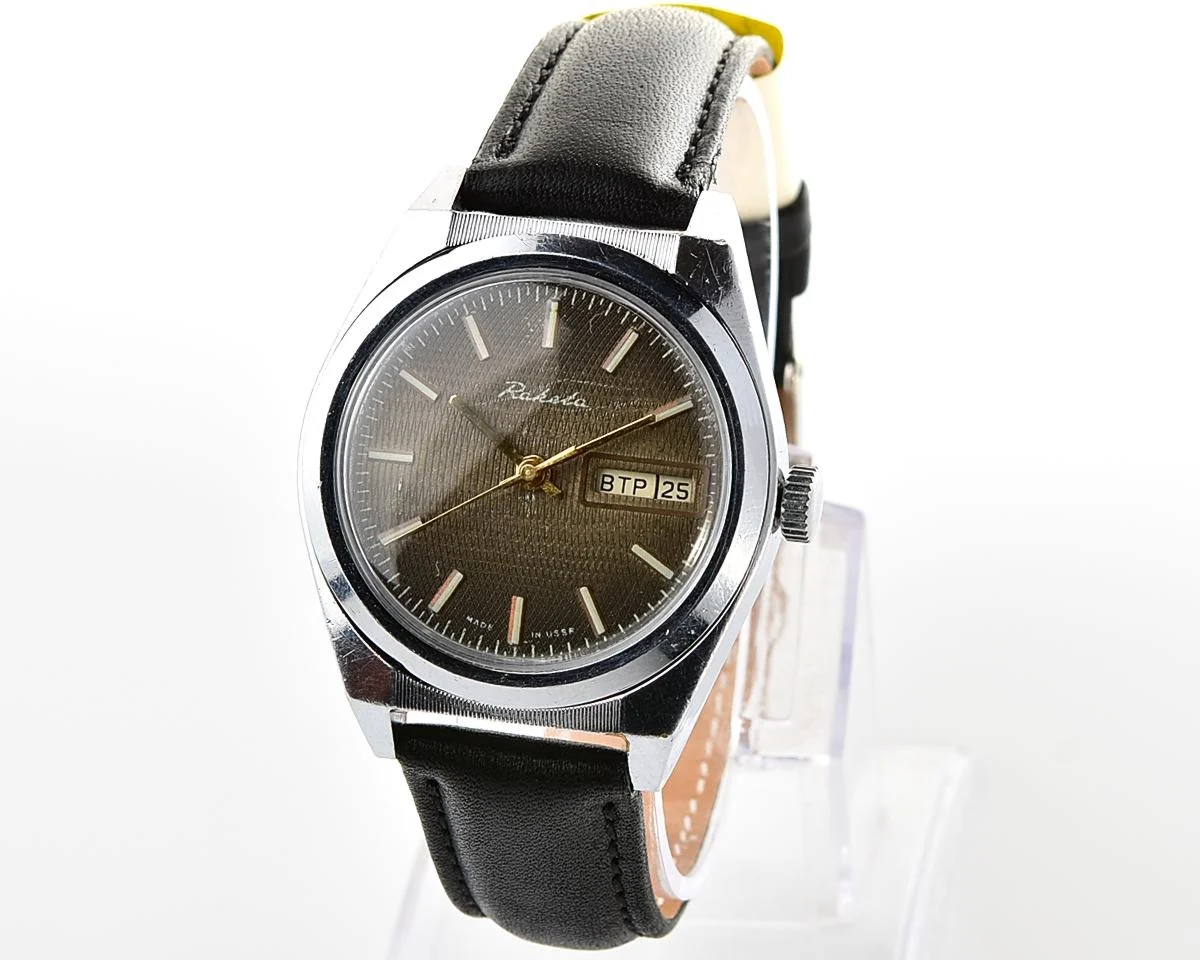Raketa vintage mechanical wrist watch with double calendar and uncommon textured dial!
