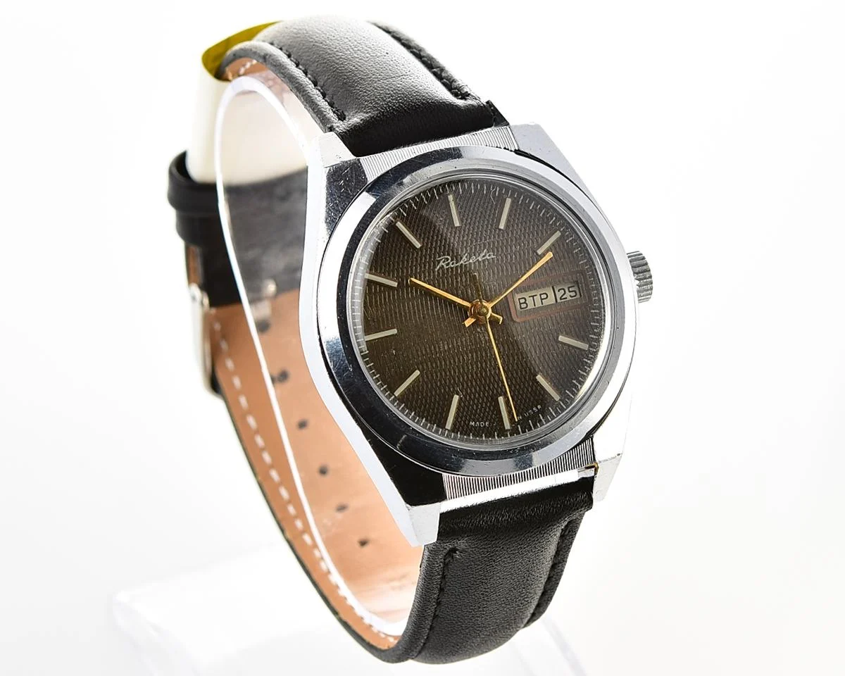 Raketa vintage mechanical wrist watch with double calendar and uncommon textured dial!