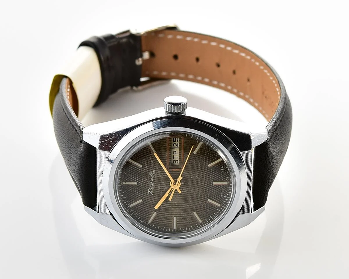 Raketa vintage mechanical wrist watch with double calendar and uncommon textured dial!