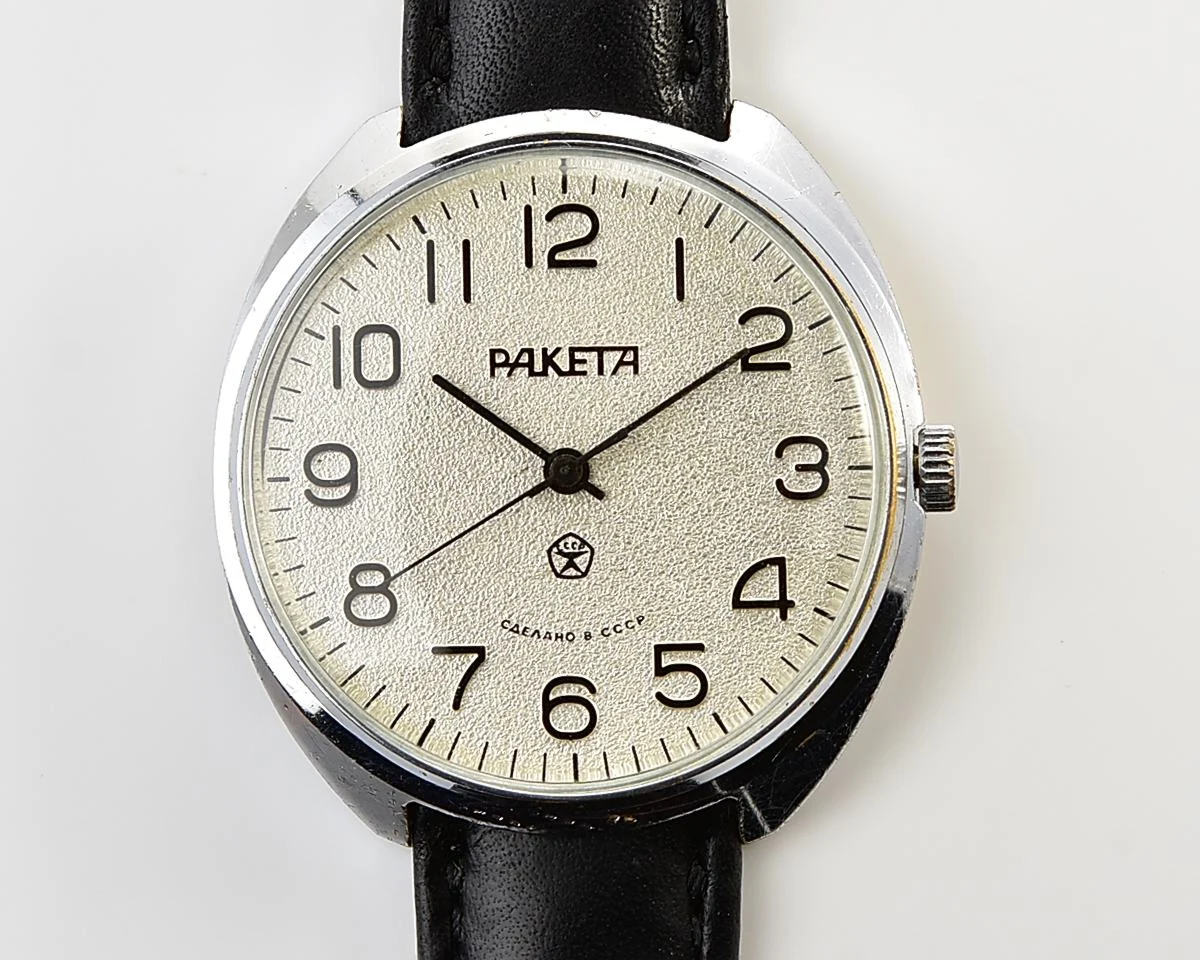 Large vintage Raketa mechanical watch