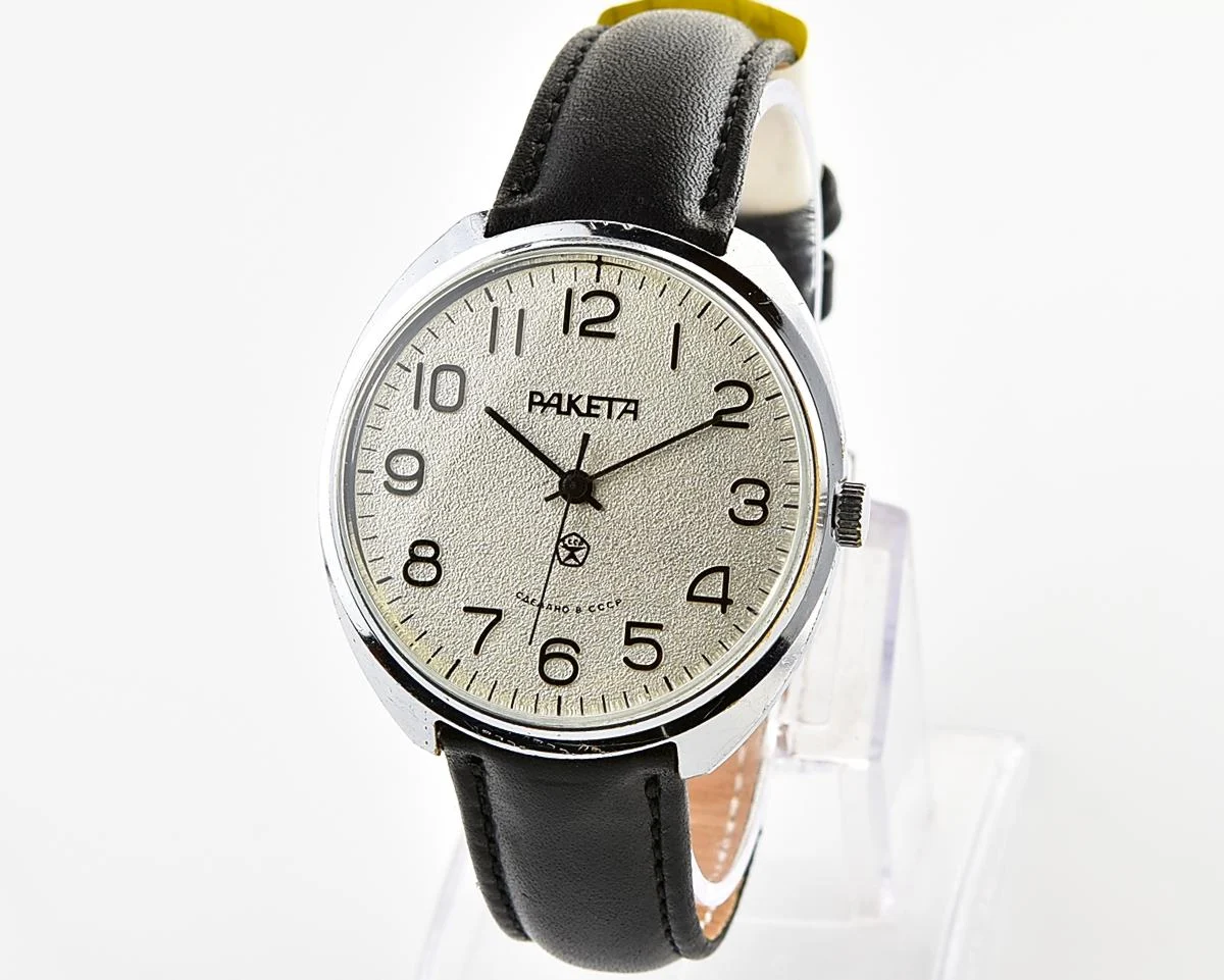 Large vintage Raketa mechanical watch