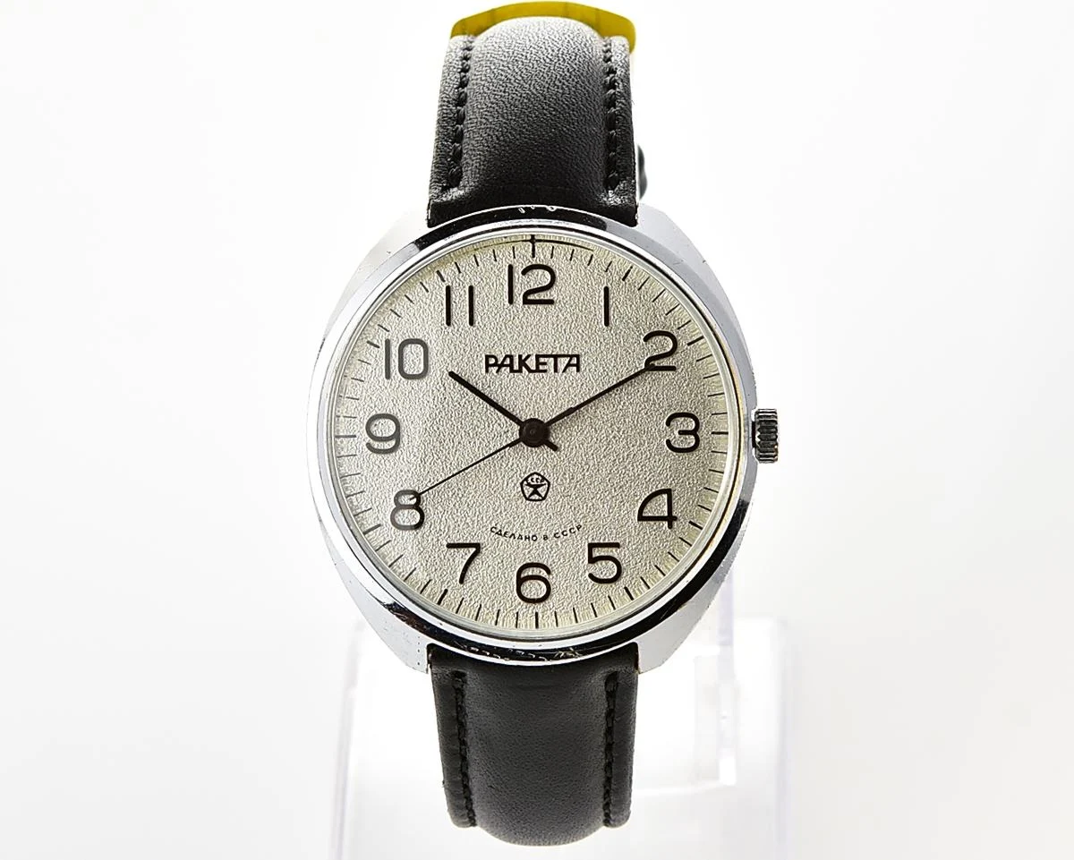 Large vintage Raketa mechanical watch