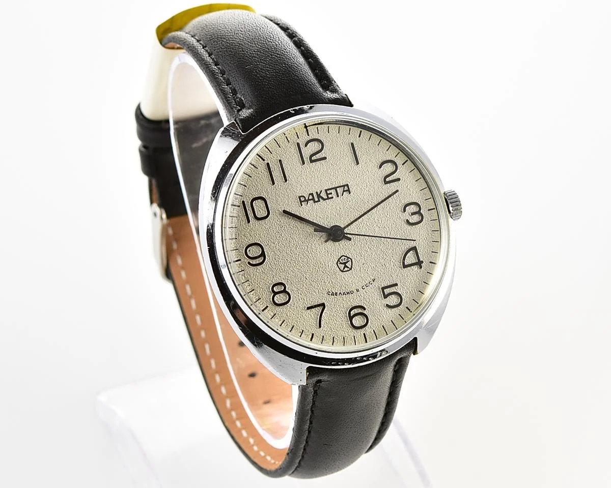 Large vintage Raketa mechanical watch
