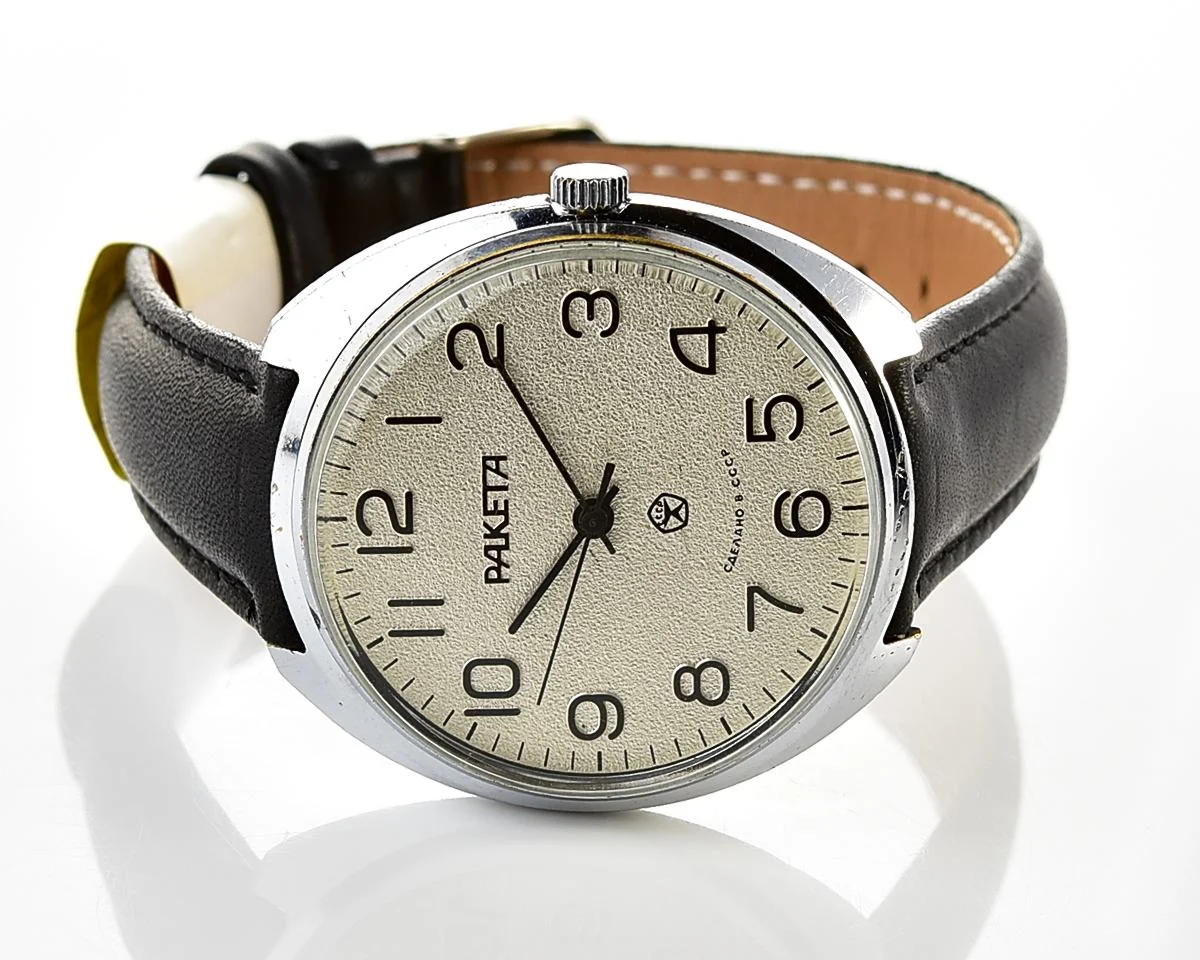 Large vintage Raketa mechanical watch