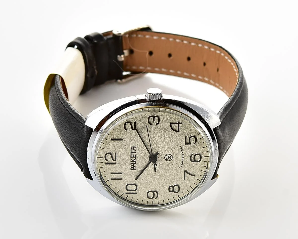 Large vintage Raketa mechanical watch