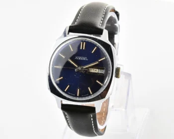 Soviet mechanical Raketa with automatic self winding movement
