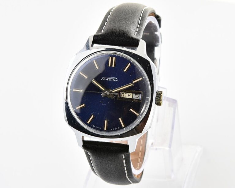 Soviet mechanical RAKETA with automatic self winding movement