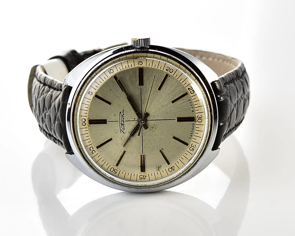 Large vintage Raketa mechanical watch
