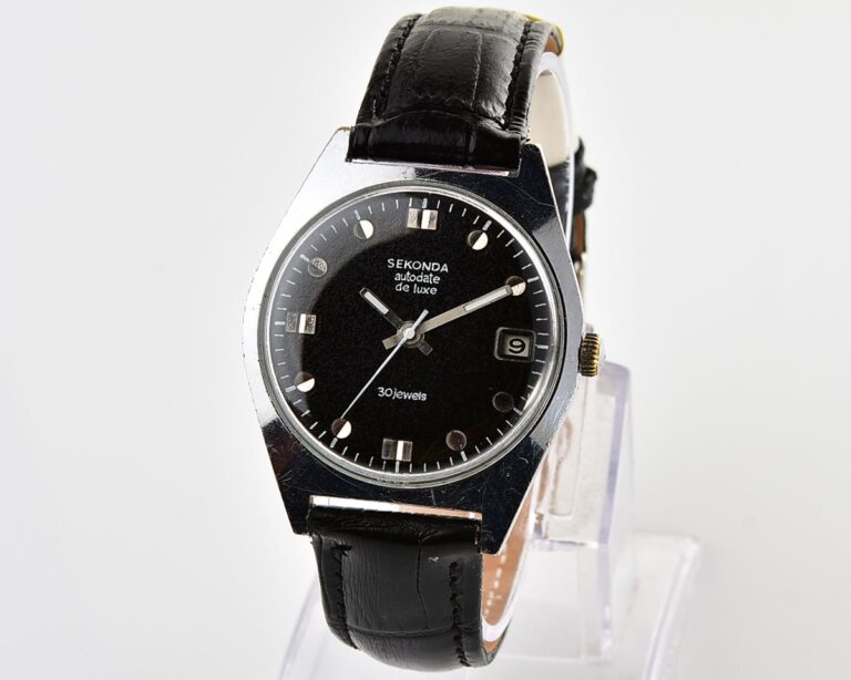 Vintage Sekonda soviet mechanical watch with automatic self-winding 30 jewels movement