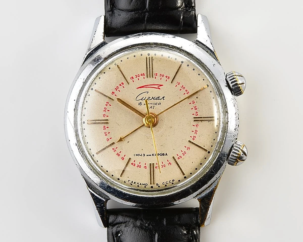 Signal vintage mechanical watch with alarm function