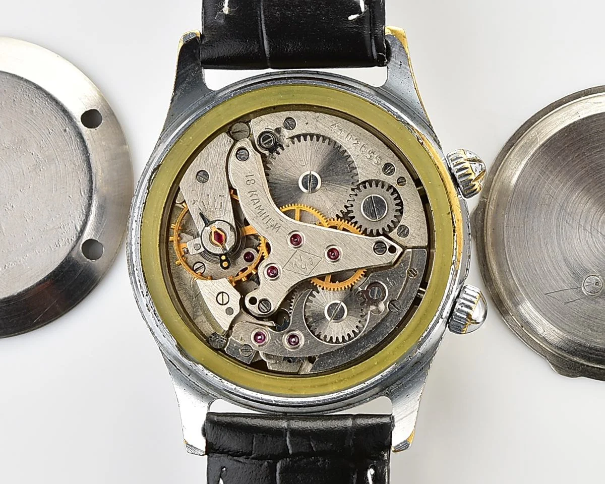 Signal vintage mechanical watch with alarm function