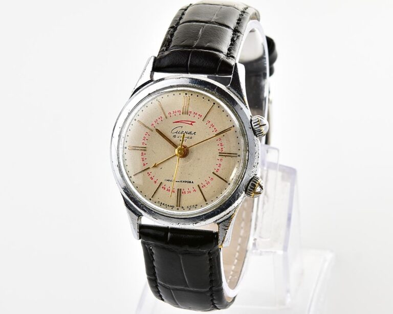 Signal vintage mechanical watch with alarm function
