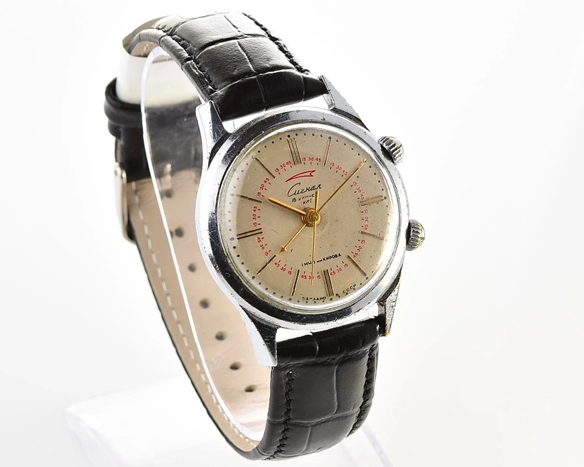 Signal vintage mechanical watch with alarm function
