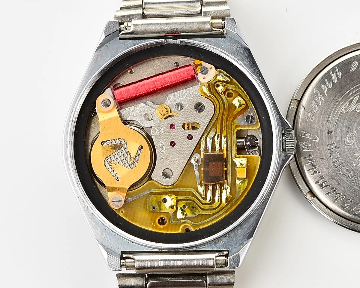 TIME CAPSULE: Soviet Slava quartz watch, engraved "from the counsel of ministers of USSR"!