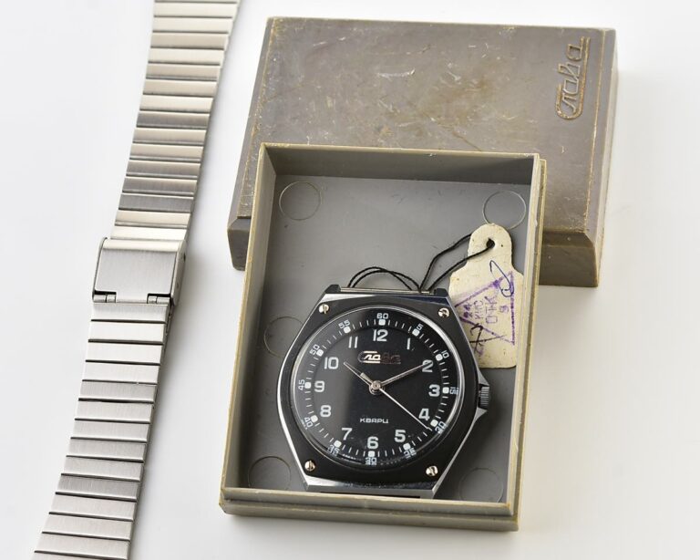 Excellent automatic soviet SLAVA watch with quartz movement